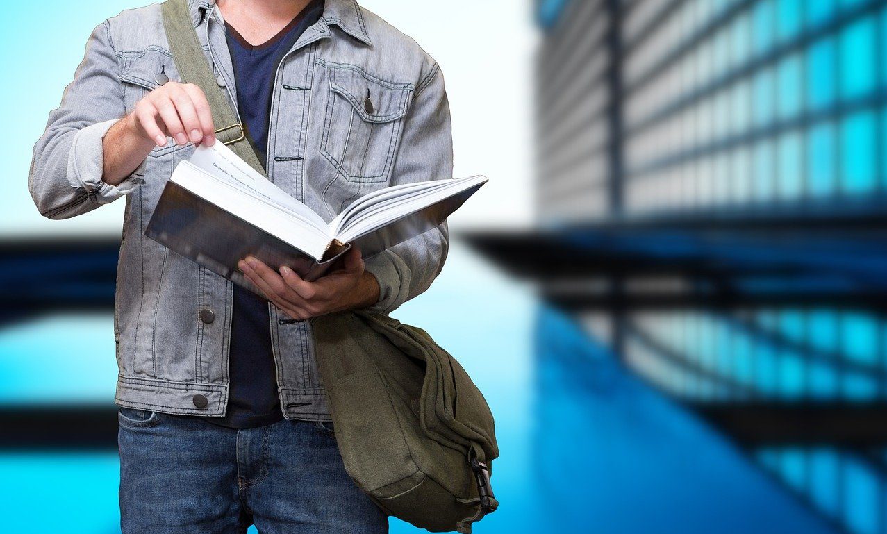 cropped-students-7404729_1280.jpg